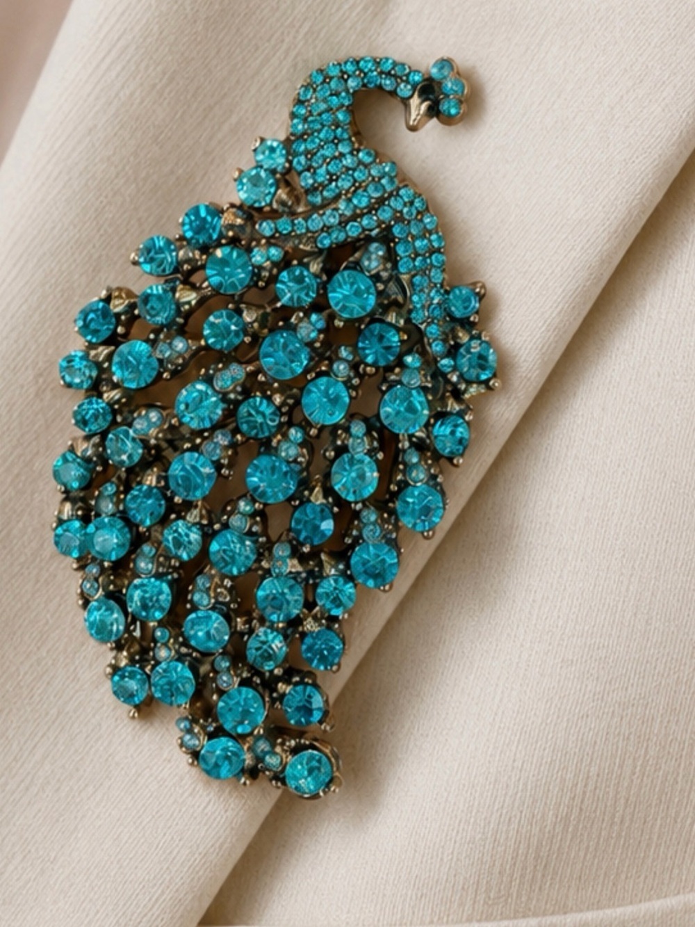 Blue Crystal Peacock Brooch – Statement Rhinestone Bird Pin, Elegant Vintage-Ins